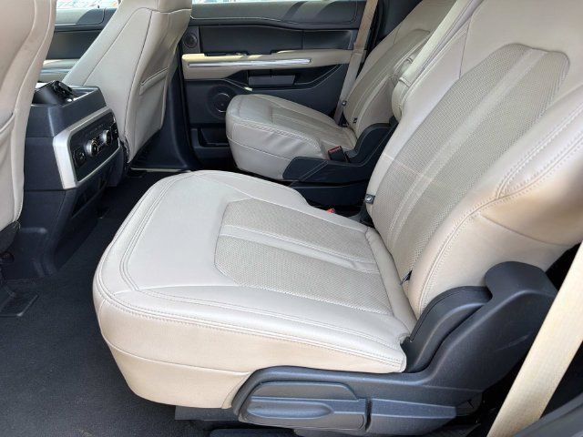 Used 2023 Ford Expedition Limited RWD image 17