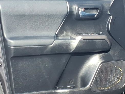 Certified 2021 Toyota Tacoma TRD Off-Road w/ Technology Package image 13