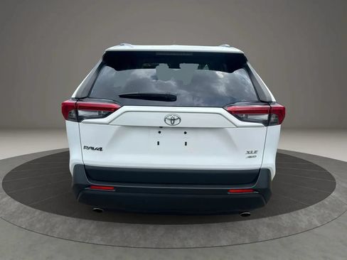 Used 2019 Toyota RAV4 XLE AWD/4WD image 6