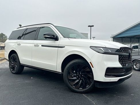New 2025 Lincoln Navigator Reserve w/ Jet Appearance Package image 1