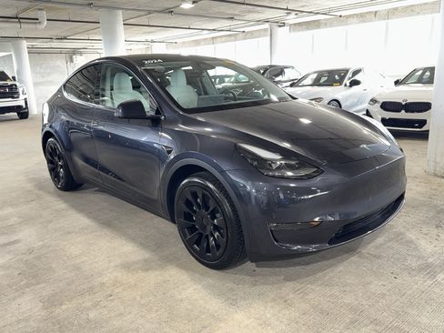 Used 2024 Tesla Model Y Long Range AWD/4WD image 2
