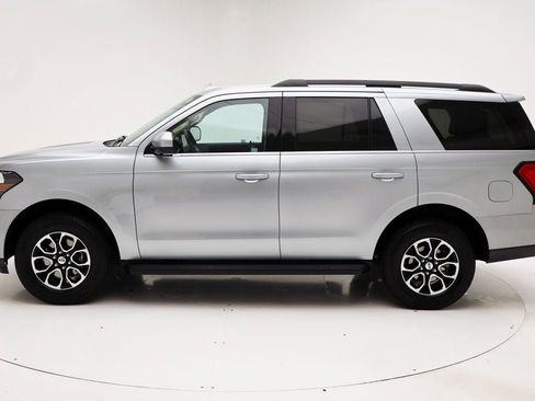 Used 2024 Ford Expedition XLT image 5