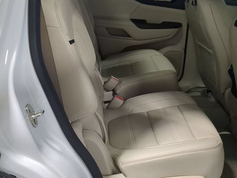 Used 2023 GMC Acadia Denali w/ Denali Technology Package AWD/4WD image 24