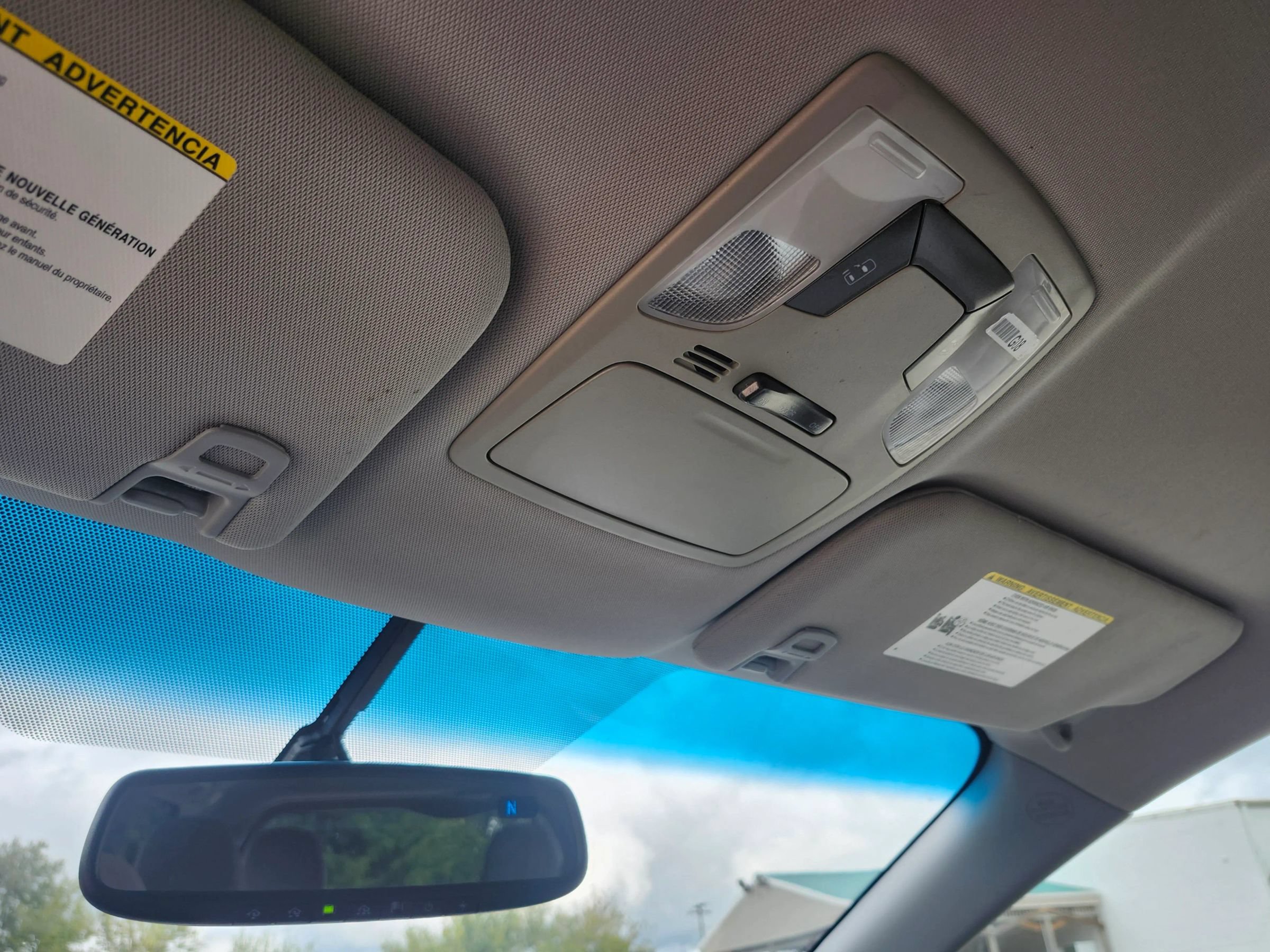 Used 2016 Toyota Sienna LE w/ Four Season Floor Mat Package FWD image 31