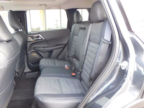 New 2026 Mitsubishi Outlander SE image 29