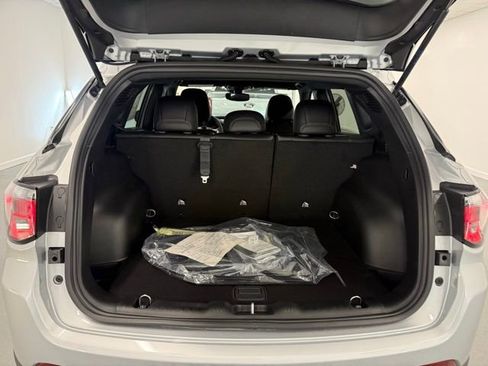 New 2026 Jeep Compass Latitude image 8