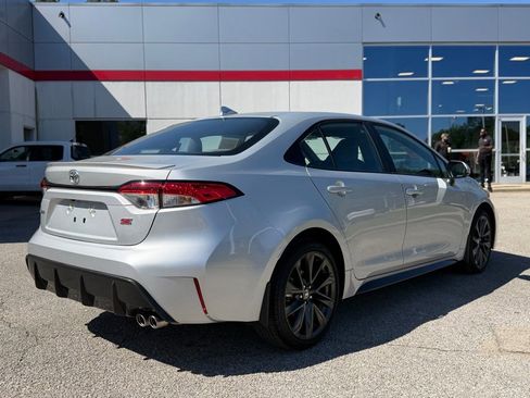 Used 2025 Toyota Corolla SE image 3