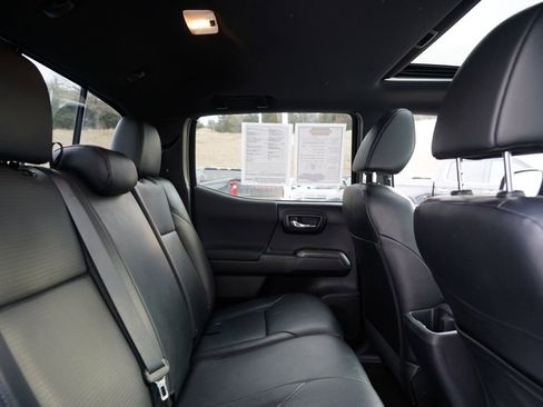 Used 2019 Toyota Tacoma TRD Off-Road image 29