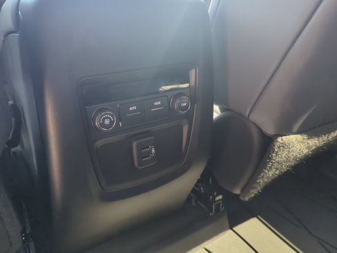 Used 2023 Buick Enclave Essence w/ Sport Touring Edition FWD image 20