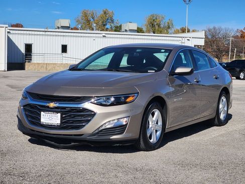 Used 2024 Chevrolet Malibu LT image 3