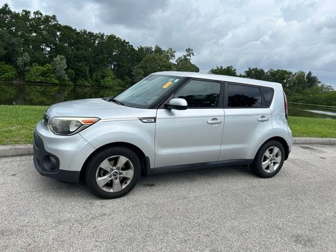 Used 2017 Kia Soul FWD image 2