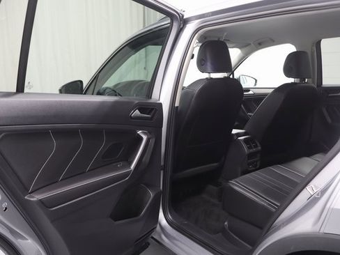 Used 2024 Volkswagen Tiguan SE image 12