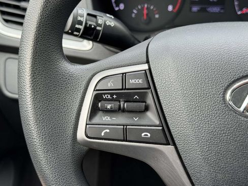 Used 2022 Hyundai Accent SEL FWD image 12