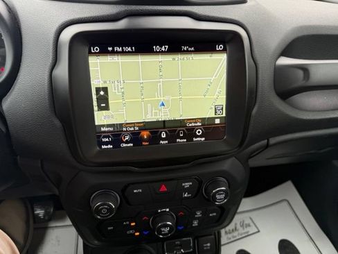 Used 2023 Jeep Renegade Latitude AWD/4WD image 16