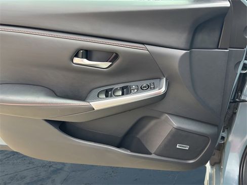 Used 2024 Nissan Sentra SR w/ SR Premium Package image 11