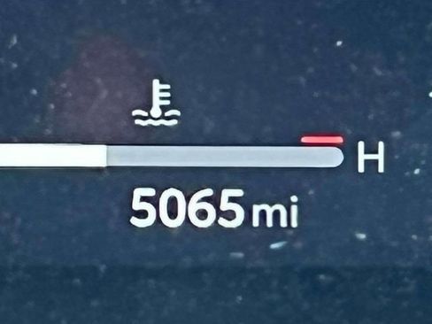 Used 2024 Toyota Tacoma TRD Sport w/ TRD Sport Upgrade Package image 29