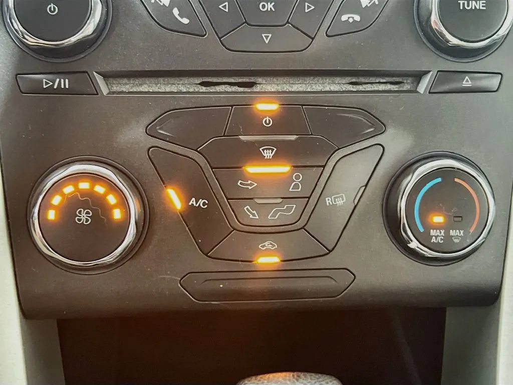 Used 2016 Ford Fusion S FWD image 16