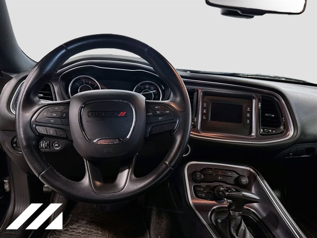 Used 2015 Dodge Challenger SXT RWD image 22