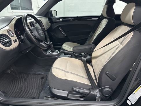 Used 2018 Volkswagen Beetle 2.0T Coast w/ Coast Lighting Package FWD image 19