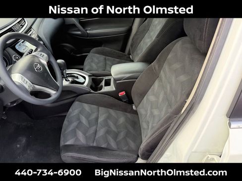 Used 2015 Nissan Rogue SV image 23