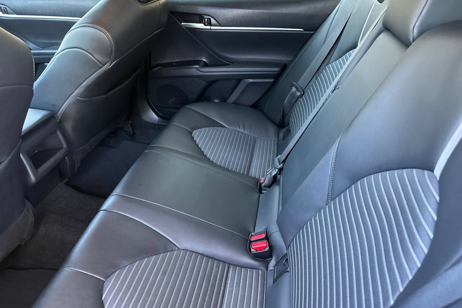 Used 2023 Toyota Camry SE FWD image 12