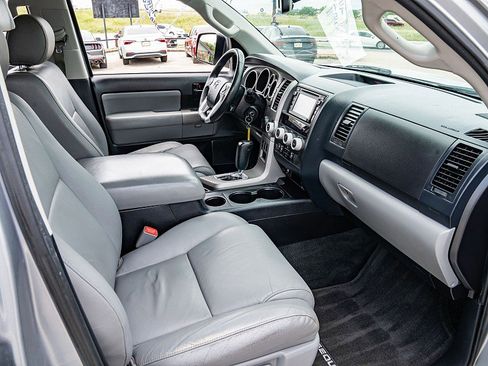 Used 2017 Toyota Sequoia SR5 w/ Premium Package RWD image 17
