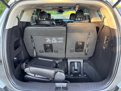 Used 2025 Kia Carnival SX w/ SX Dark Edition Package FWD image 18