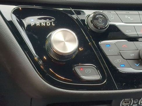 New 2025 Chrysler Voyager LX image 36