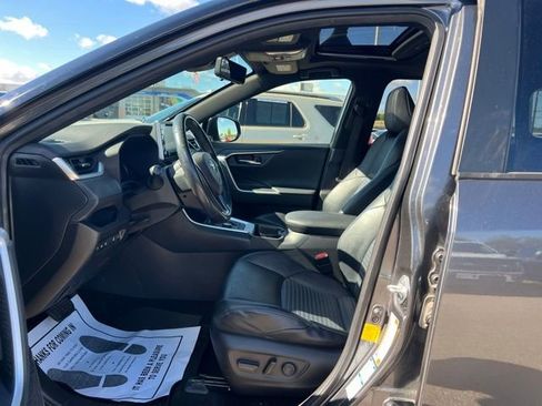 Used 2019 Toyota RAV4 XSE w/ XSE Weather Package AWD/4WD image 19