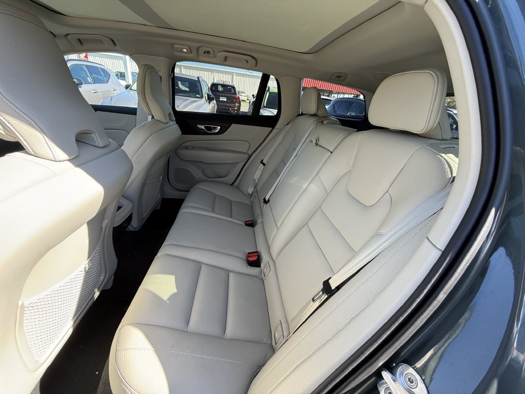 Used 2026 Volvo V60 B5 Cross Country Plus AWD/4WD image 6