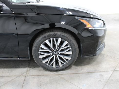 Used 2024 Nissan Altima 2.5 SV FWD image 37