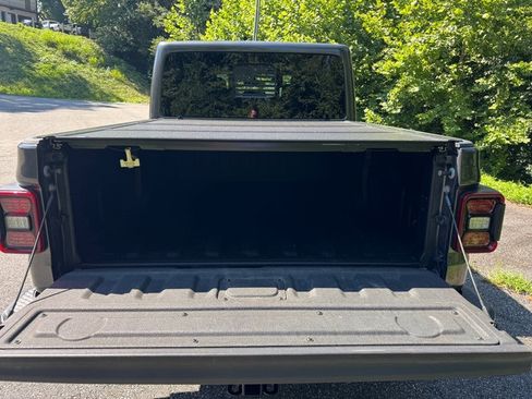 Used 2023 Jeep Gladiator Mojave w/ LED Lighting Group AWD/4WD image 8