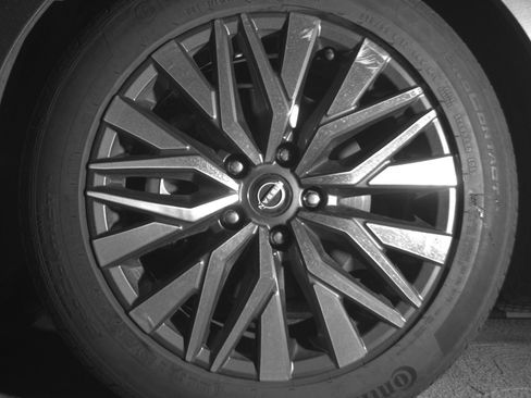 Used 2025 Nissan Altima 2.5 SV image 12