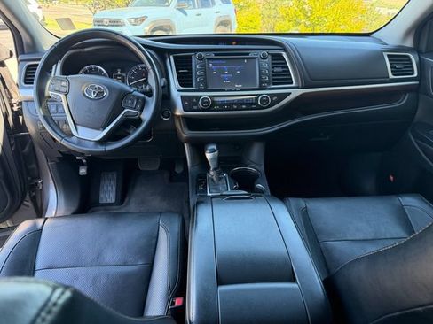 Used 2016 Toyota Highlander Limited FWD image 14