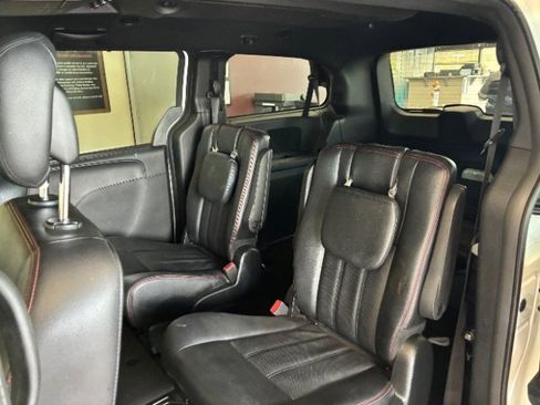 Used 2019 Dodge Grand Caravan GT image 26