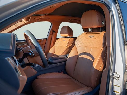 Used 2019 Bentley Bentayga image 31