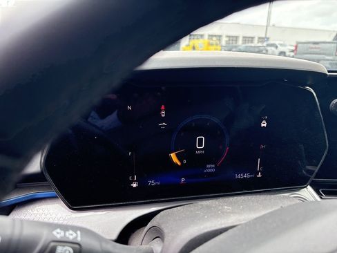 Used 2024 Chevrolet Trax LT w/ Driver Confidence Package image 8