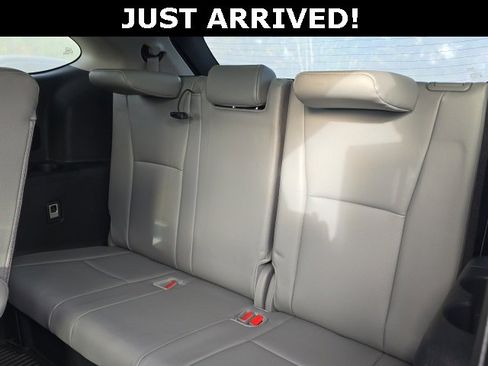 Used 2024 Toyota Highlander XLE image 10