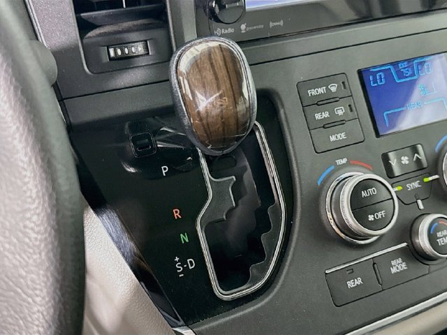 Certified 2017 Toyota Sienna XLE FWD image 18