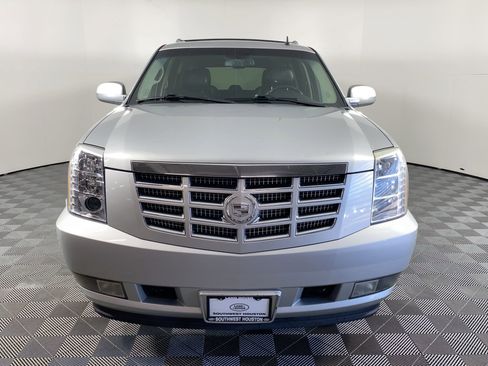 Used 2011 Cadillac Escalade ESV Premium image 5
