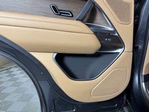 Used 2025 Land Rover Range Rover SE image 23