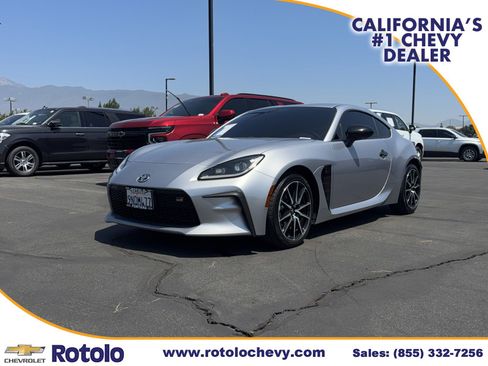 Used 2024 Toyota GR86 RWD image 3