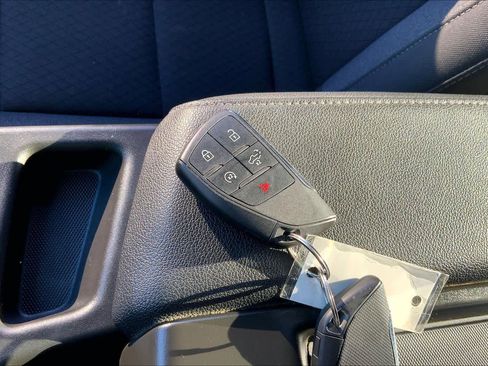 Used 2023 Chevrolet Silverado 1500 LT AWD/4WD image 15