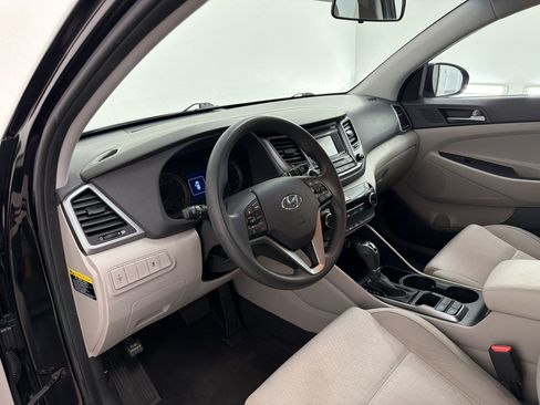 Used 2016 Hyundai Tucson SE w/ Option Group 02 FWD image 4