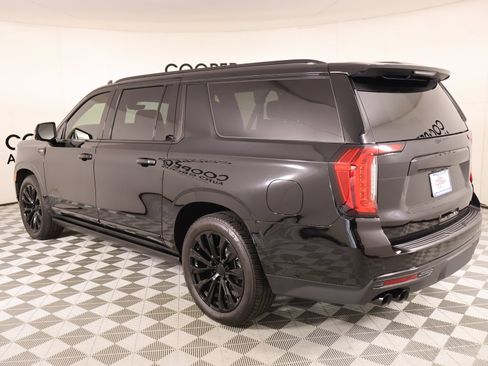Used 2022 GMC Yukon XL Denali w/ Denali Premium Package AWD/4WD image 24