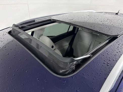 Used 2022 Volkswagen Tiguan SE w/ Panoramic Sunroof Package image 21