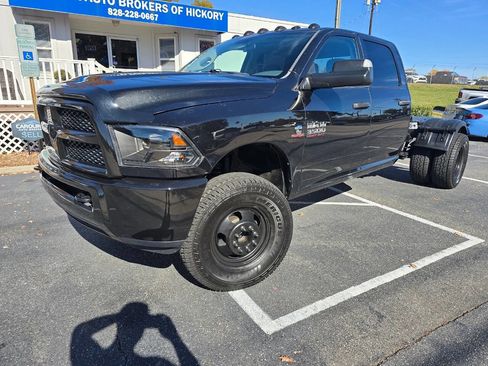 Used 2018 RAM 3500 Tradesman w/ Chrome Appearance Group image 2