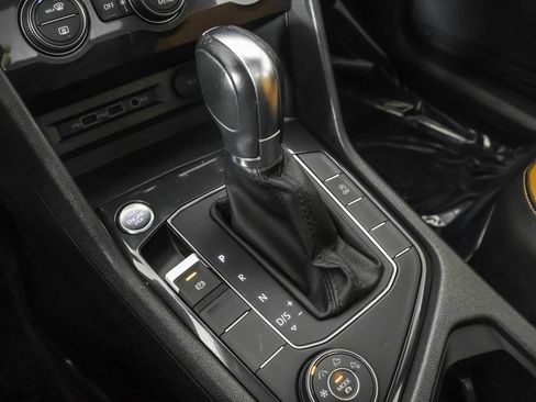 Used 2019 Volkswagen Tiguan SE w/ Panoramic Sunroof Package image 34