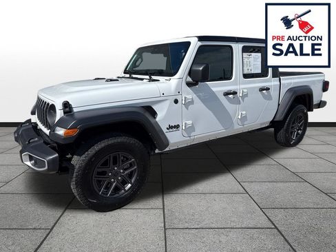 Used 2025 Jeep Gladiator Sport AWD/4WD image 1