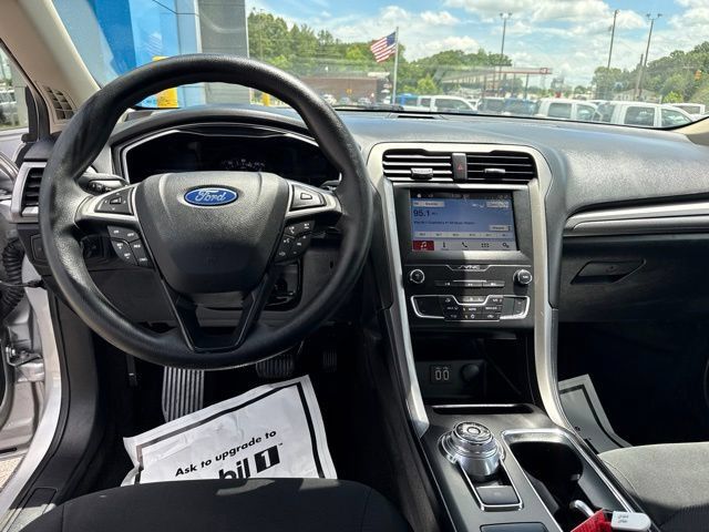 Used 2019 Ford Fusion SE FWD image 19